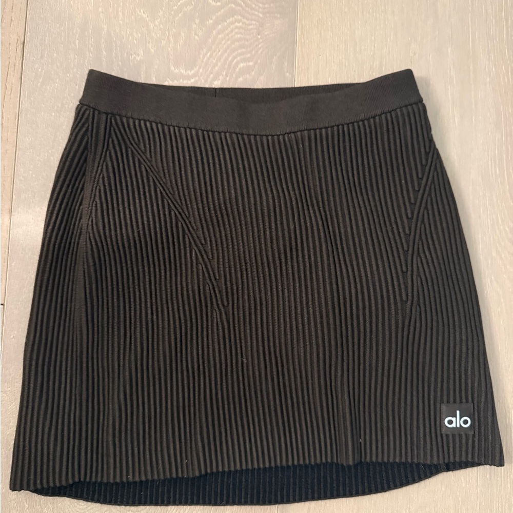 Alo Women's Espresso Black Ribbed Knit Skirt